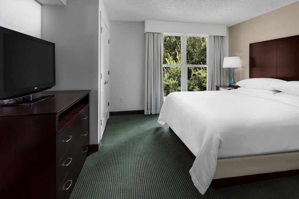King Suite Poolview
