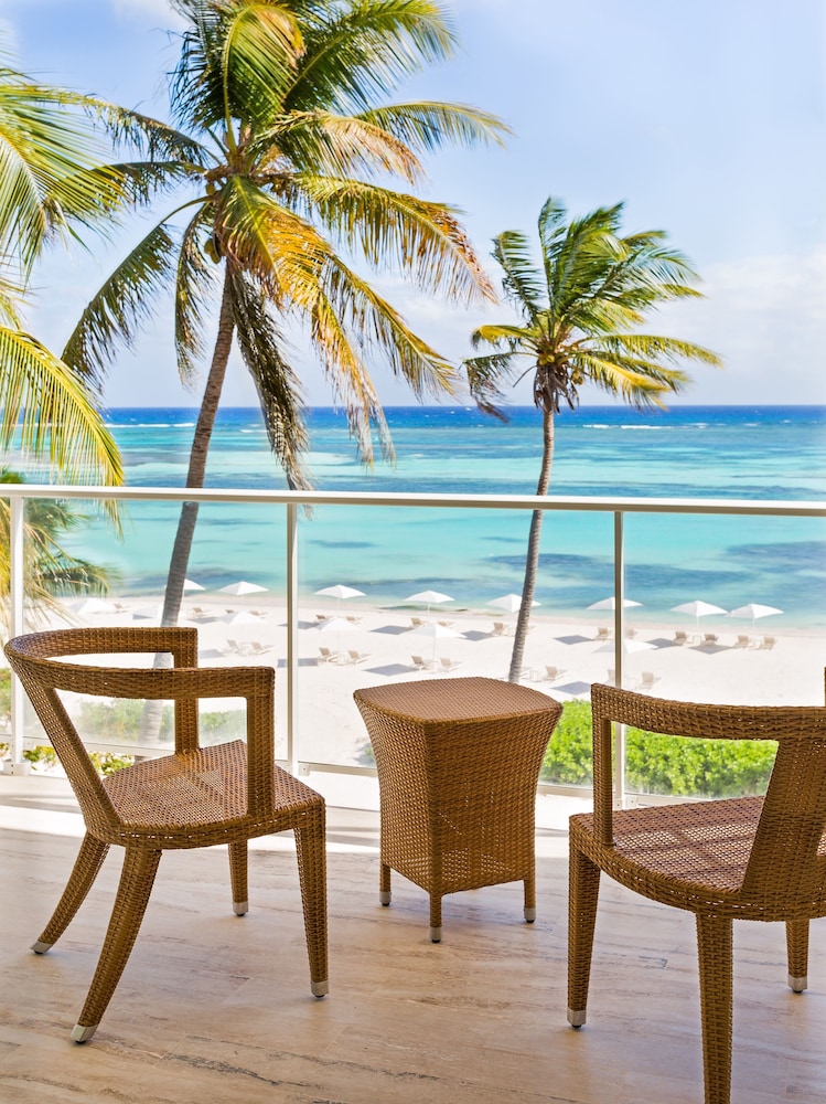 Junior Suite, 1 King Bed, Ocean View (Balcony) thumbnail 5