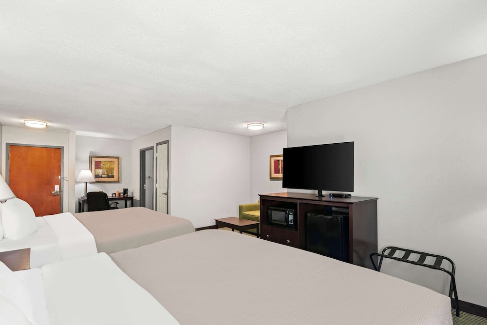Suite, Multiple Beds, Accessible, Non Smoking - Photo 2