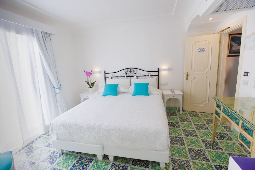 Superior Double or Twin Room, Balcony, Sea View - Photo 5