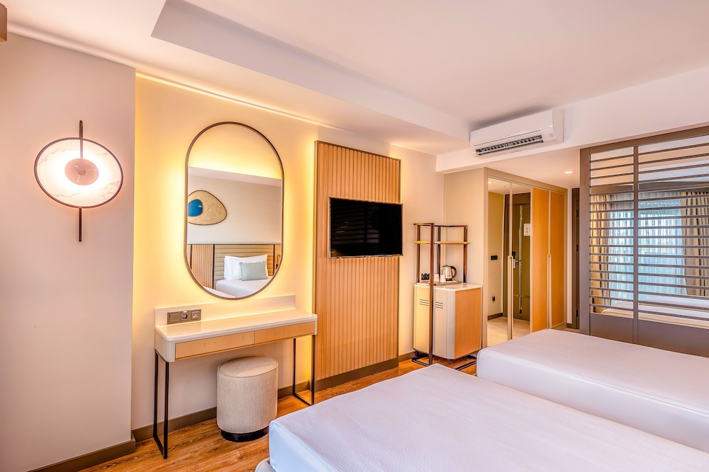 Comfort Standard Room thumbnail 6
