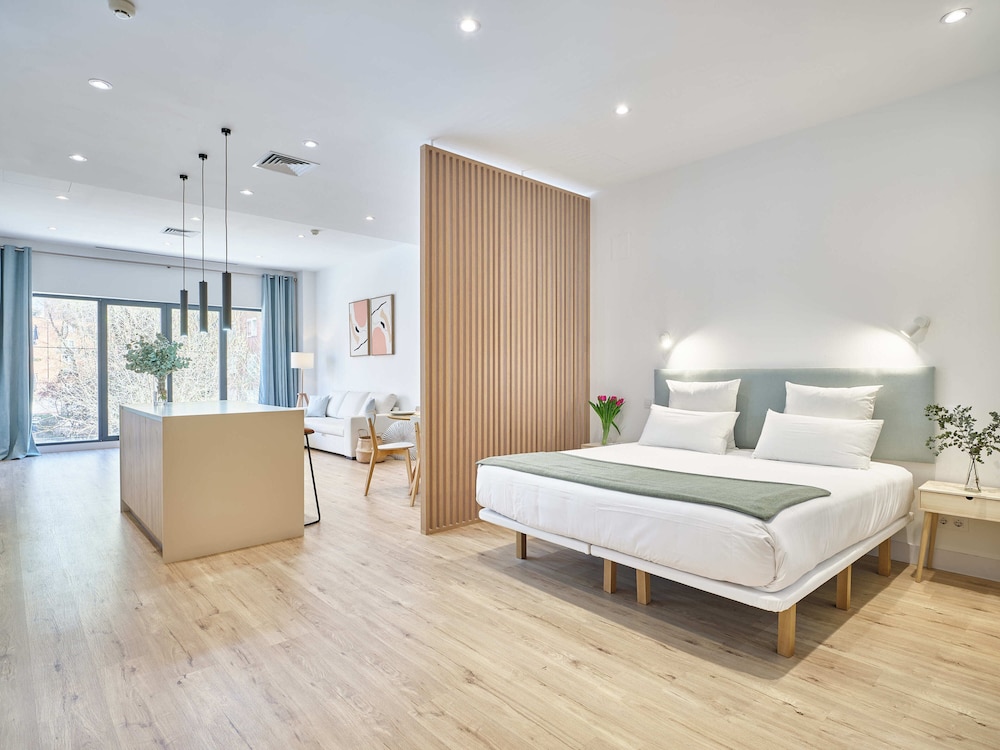 Deluxe Suite - Photo 1