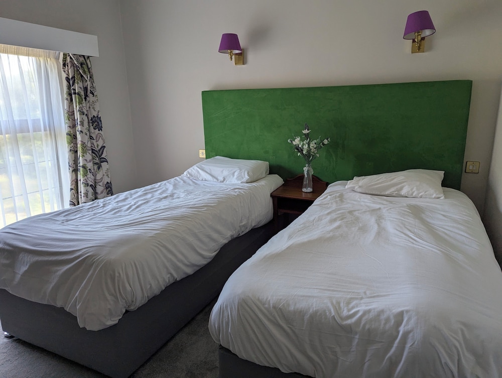 Standard Room, 3 Twin Beds photo 1
