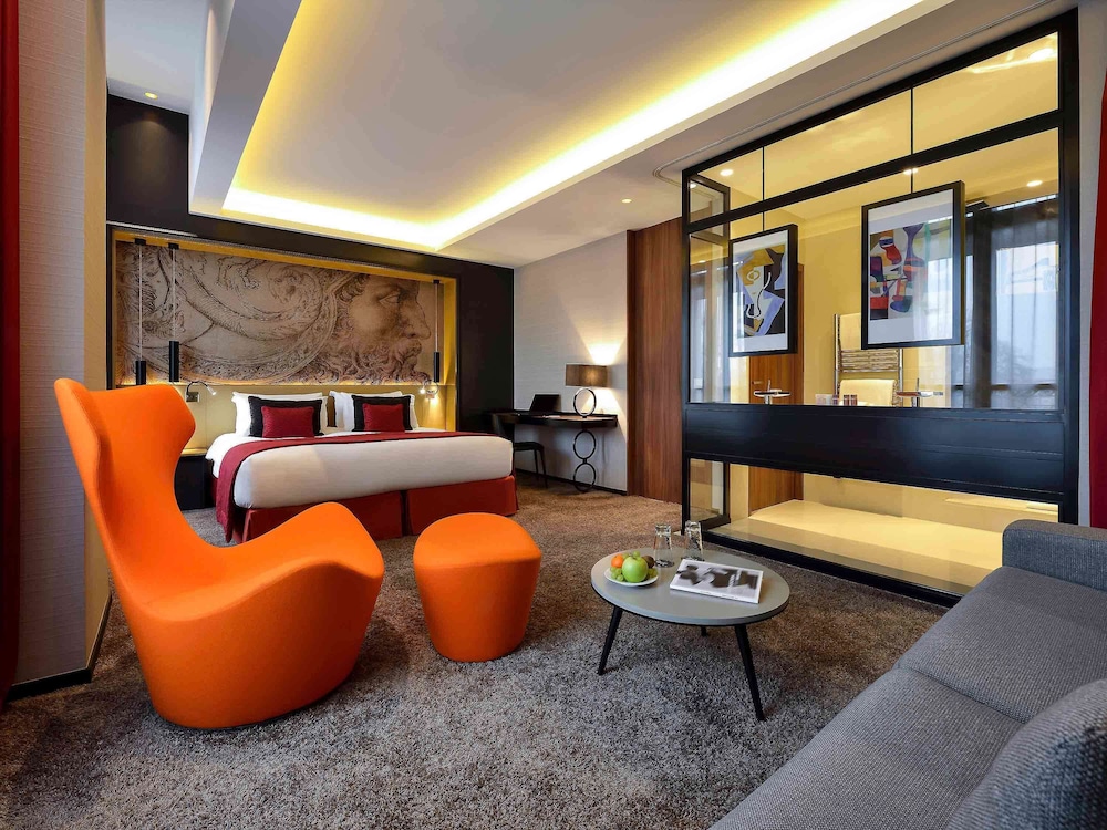 Deluxe Room, 1 King Bed (Darcy Square view)