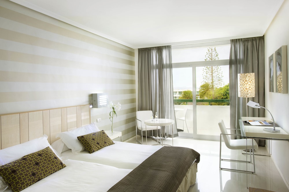 Double or Twin Room (Non refundable)