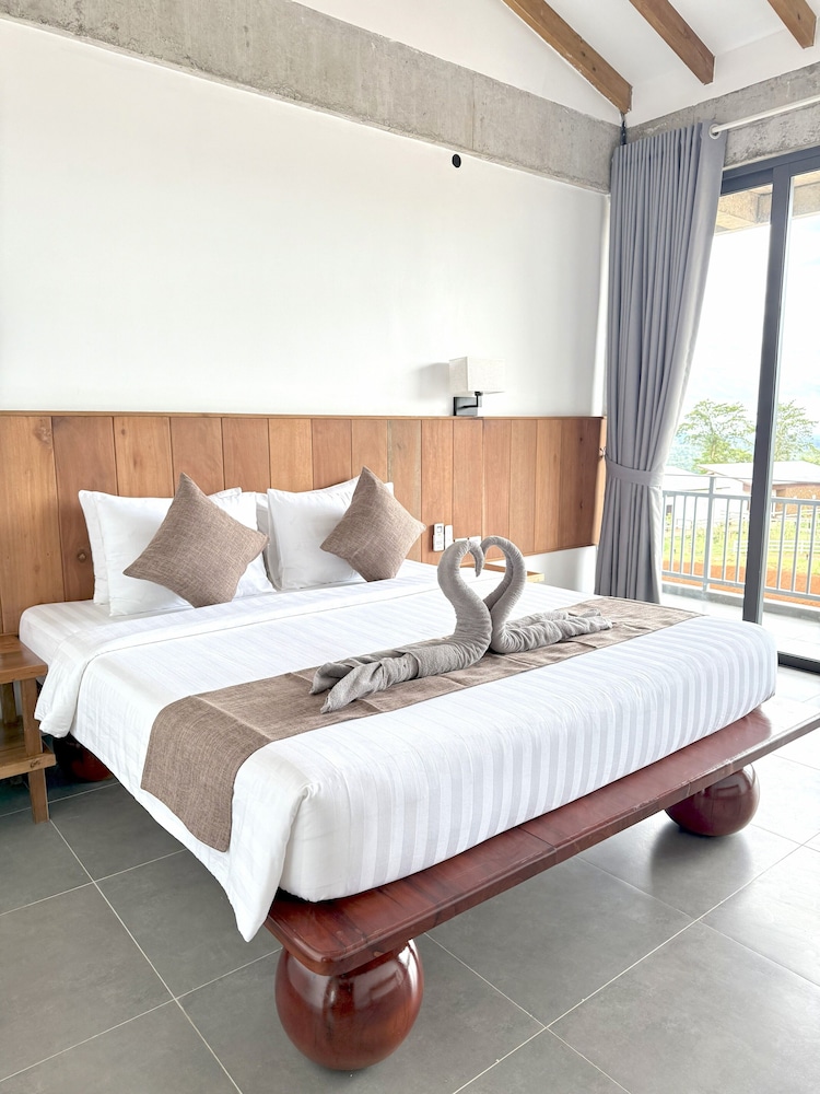 Deluxe Single Room, 1 King Bed photo 2