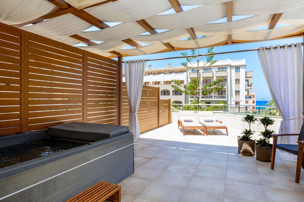 Premium Suite, Jetted Tub (Outdoor-Family) - Photo 12