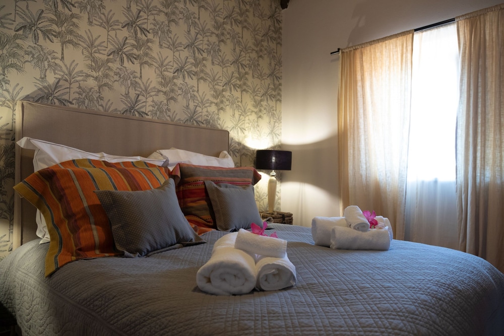 Deluxe Suite, Shared Bathroom, Mountain View