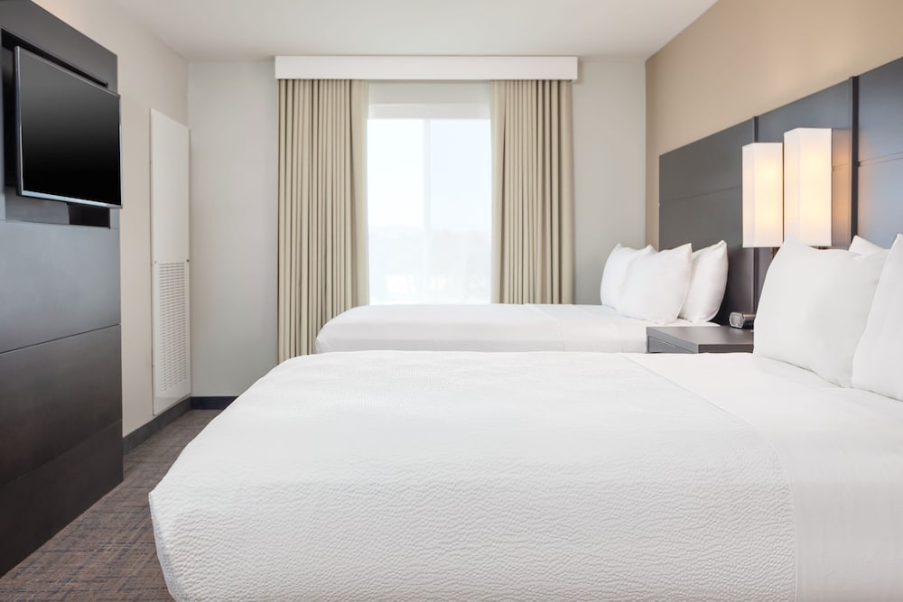 Suite, Multiple Beds (Mobility Accessible, Tub)
