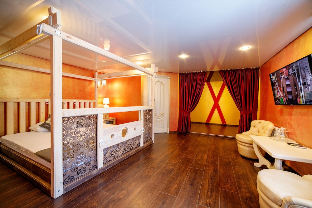 Honeymoon Room