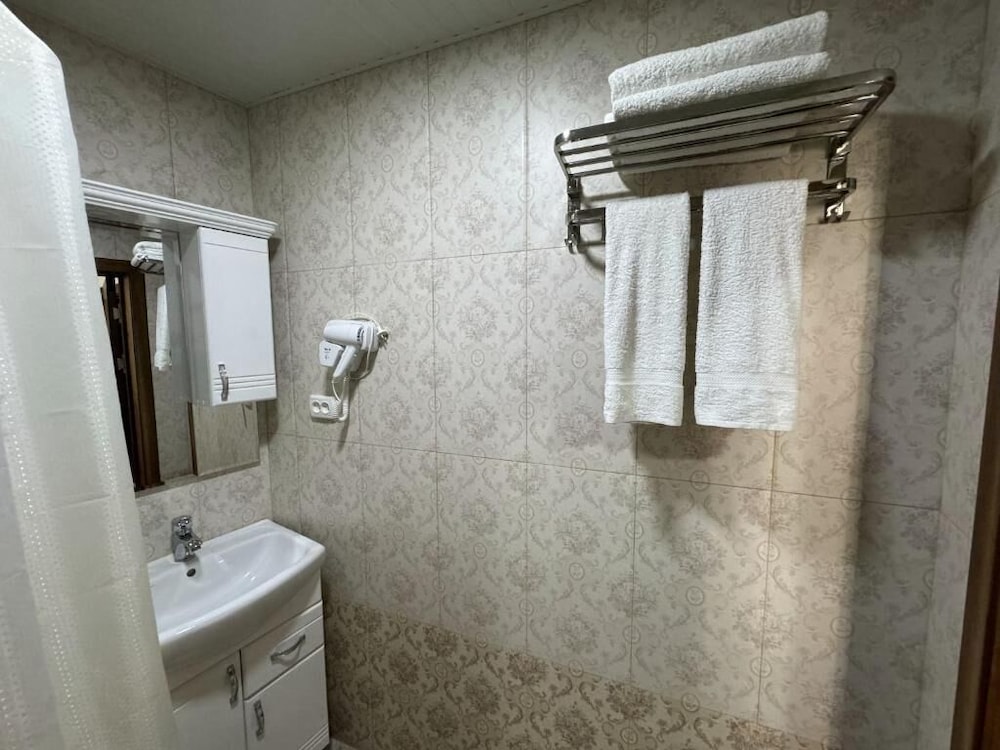 Comfort Quadruple Room, Courtyard View photo 3