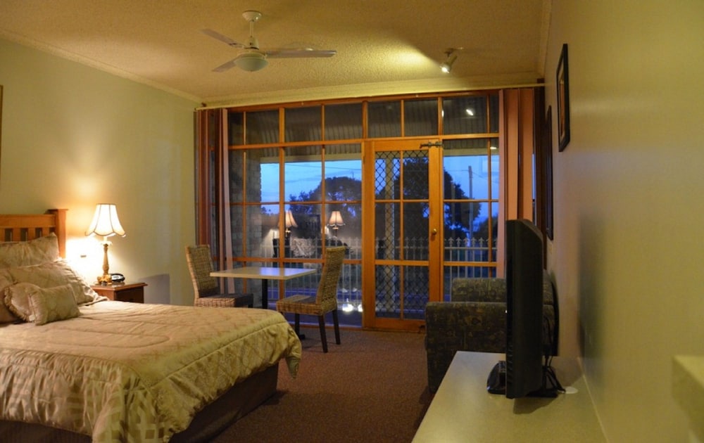 Ground Floor photo 2