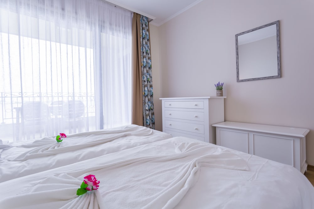 Comfort Apartment, 2 Bedrooms, Balcony, Sea View photo 3