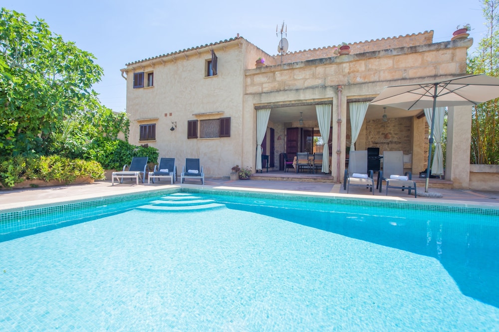 Villa photo 2