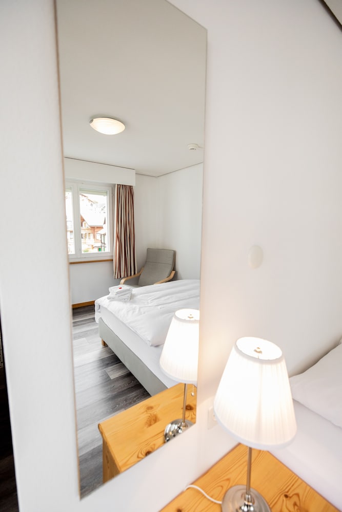 Basic Twin Room, 2 Twin Beds photo 2