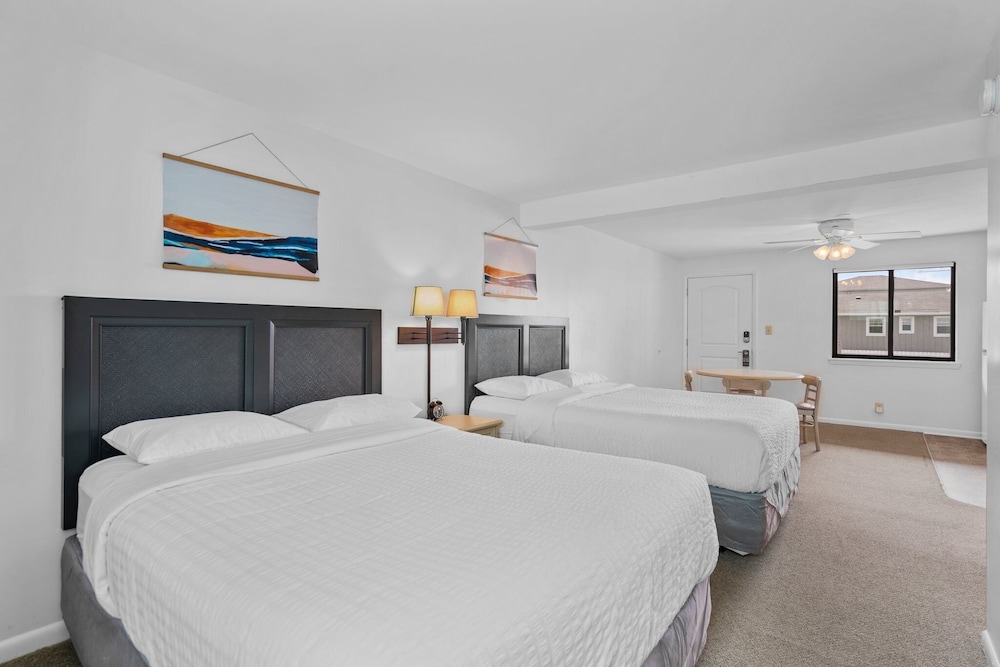 Room, 2 Queen Beds, Kitchen, Pool View photo 1