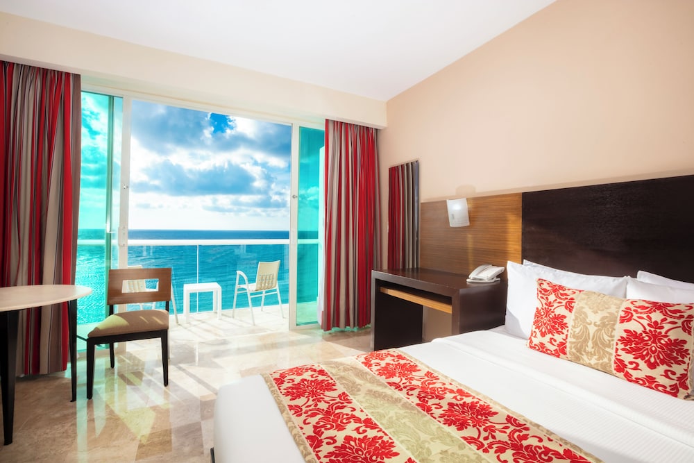 Krystal Club with Balcony Ocean View, King Bed - Photo 4
