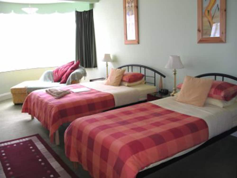 Double or Twin Room, Non Smoking, Private Bathroom photo 1