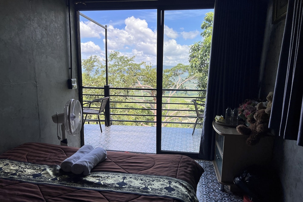 Deluxe Room - Photo 7