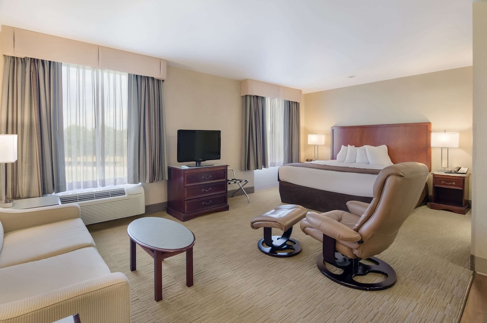Suite, Multiple Beds, Non Smoking photo 2