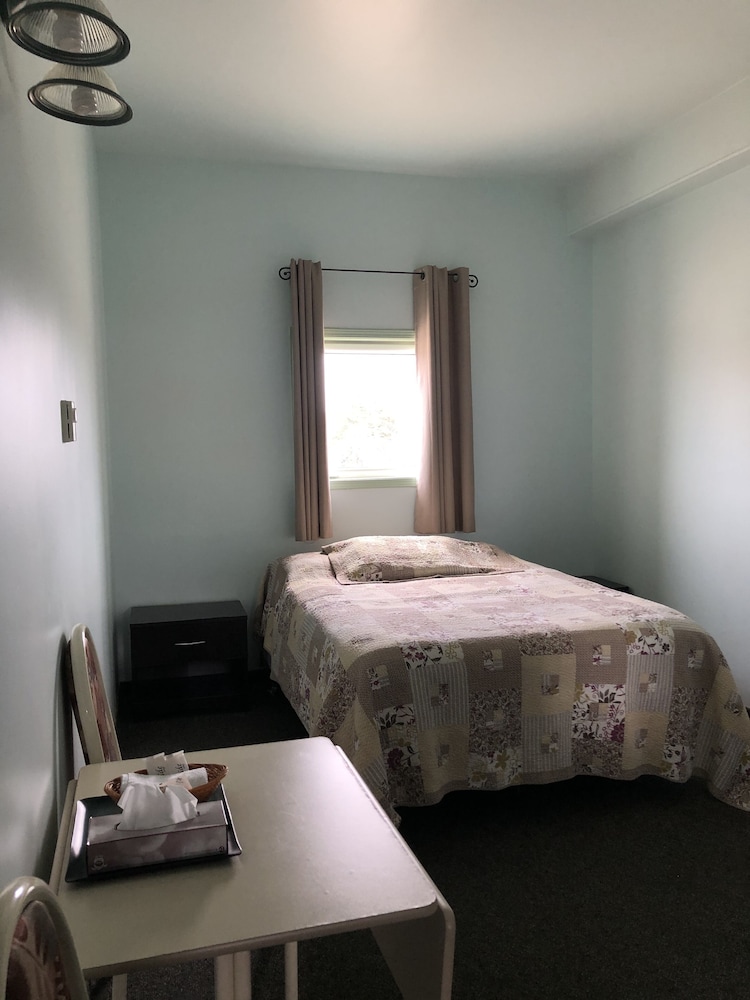 Classic Queen Room
