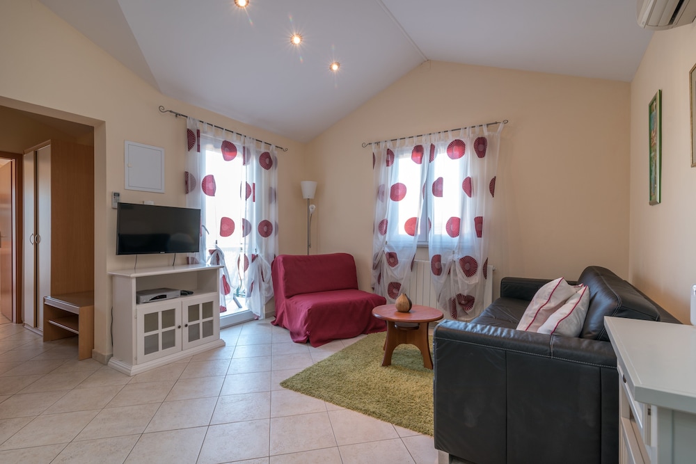 Superior Apartment, City View - Photo 9