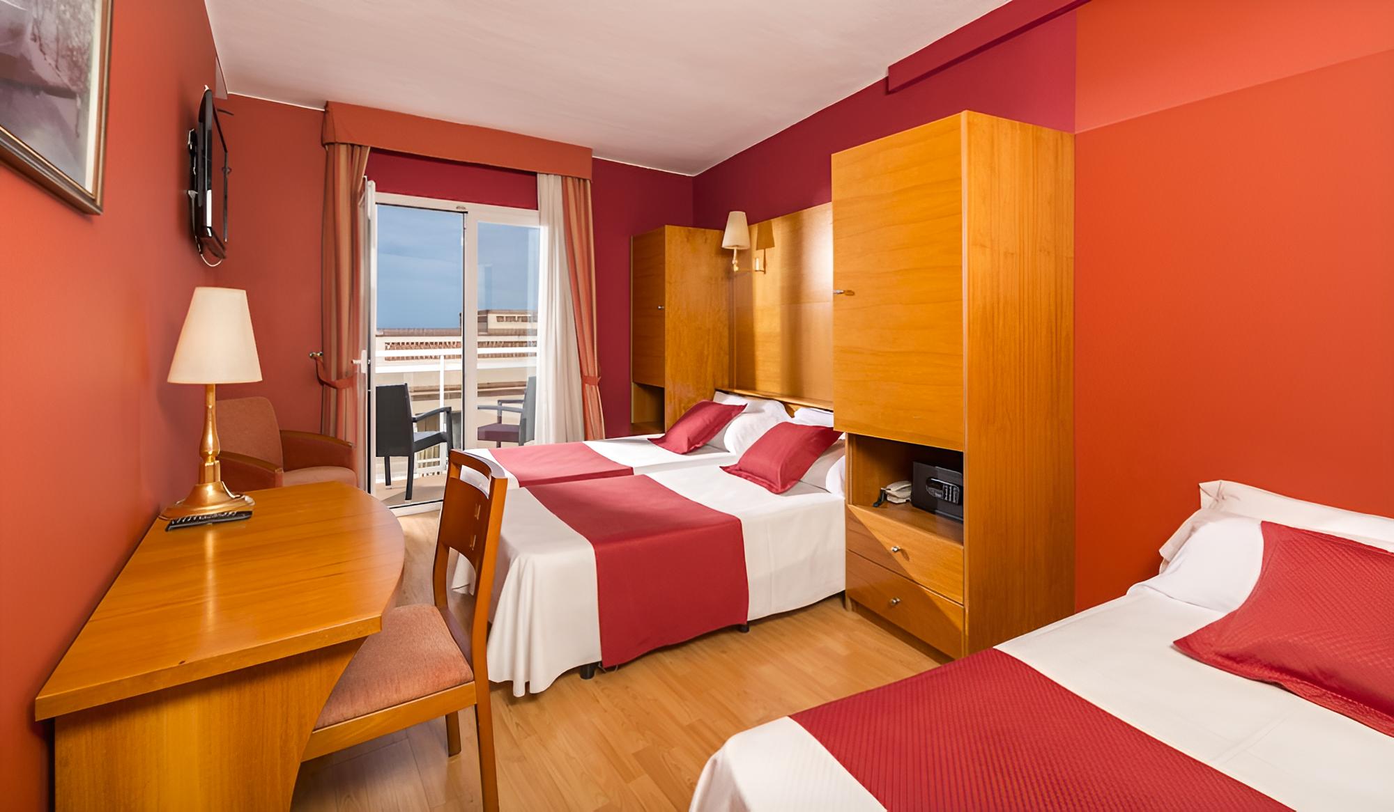 Triple Room