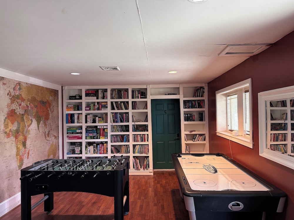 Signature Studio, Private Bathroom, Pool View (Room 5 Queen Studio)