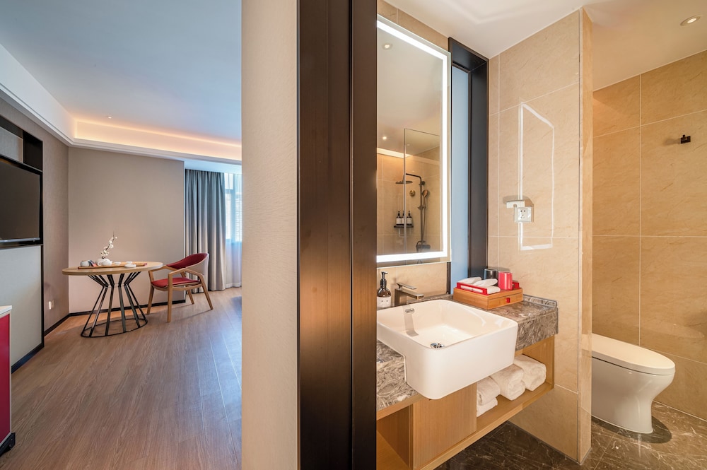 Superior Double Room, City View photo 3