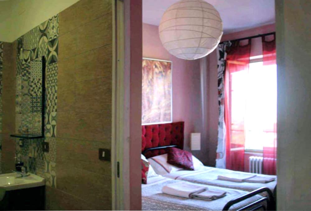 Double or Twin Room, Ensuite (Arancione) photo 3