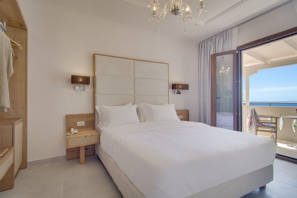 Superior Double Room with Balcony and Sea View - Photo 16