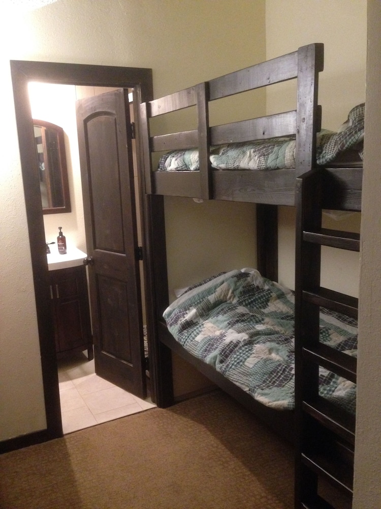 Condo, 2 Bedrooms photo 3