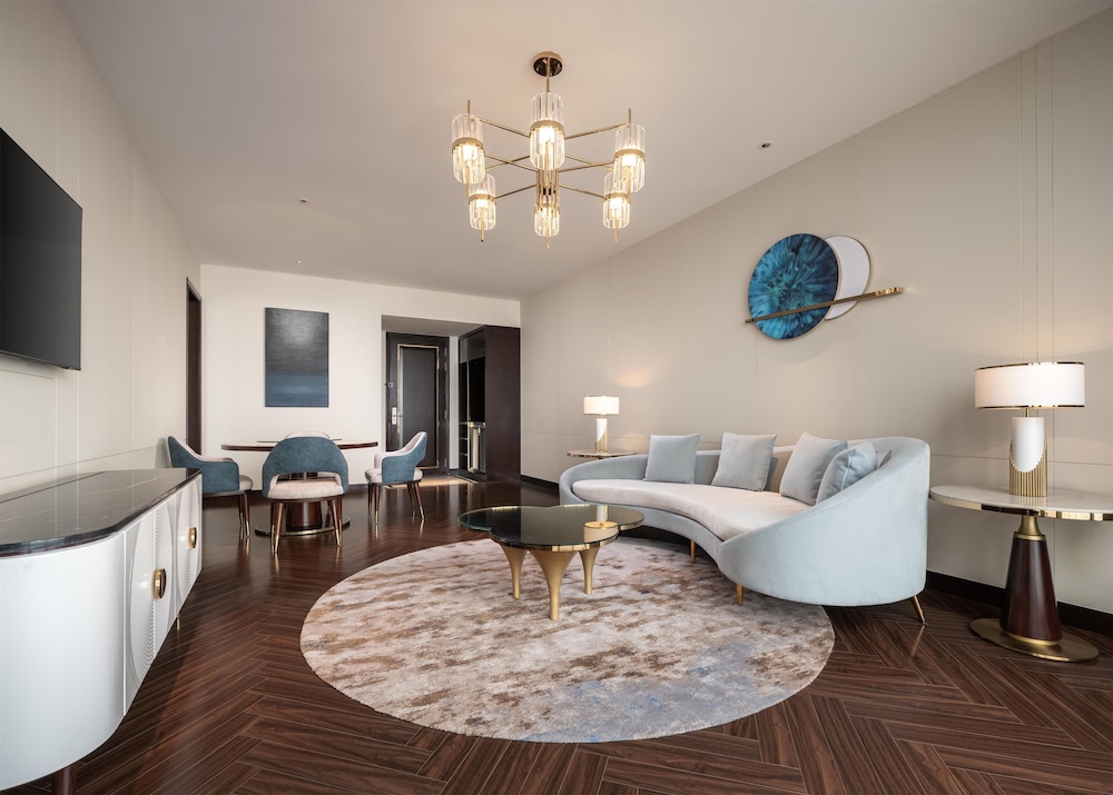 Suite, 1 Bedroom, Lake View - Photo 3