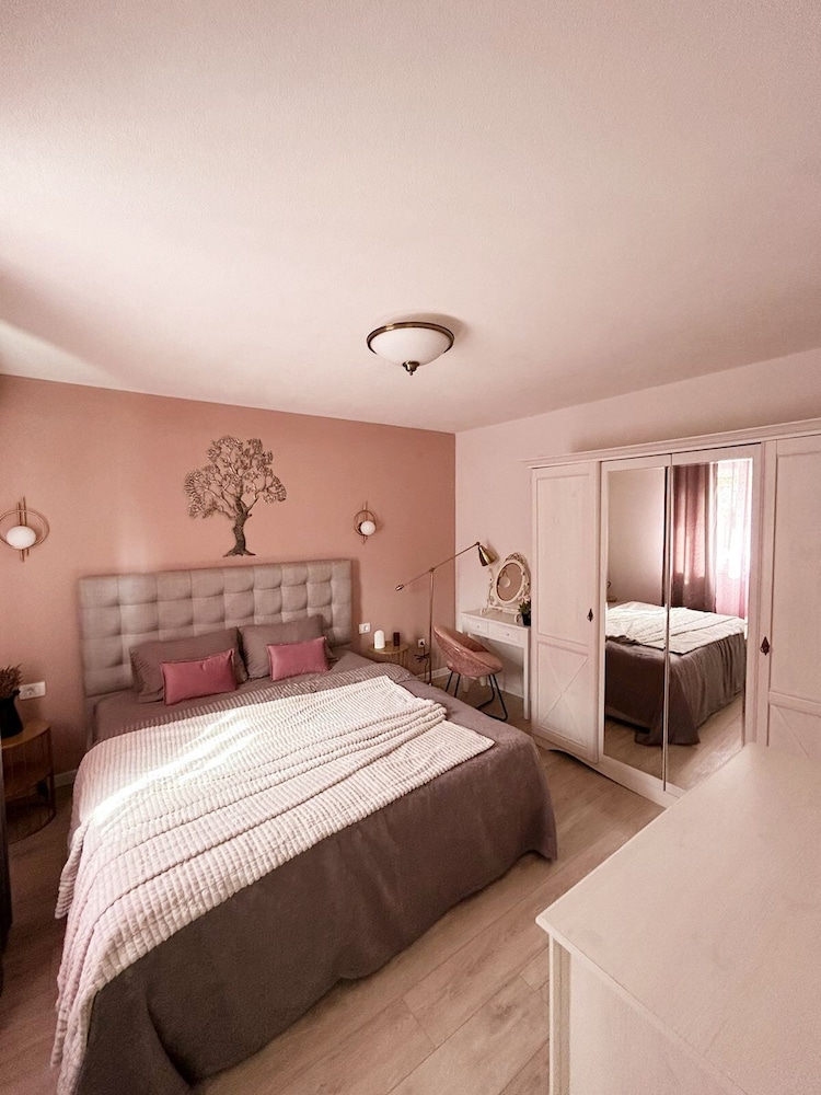 Family Apartment, City View (Purple)
