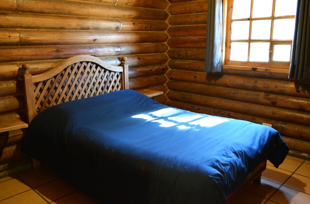 Traditional Cabin (1)