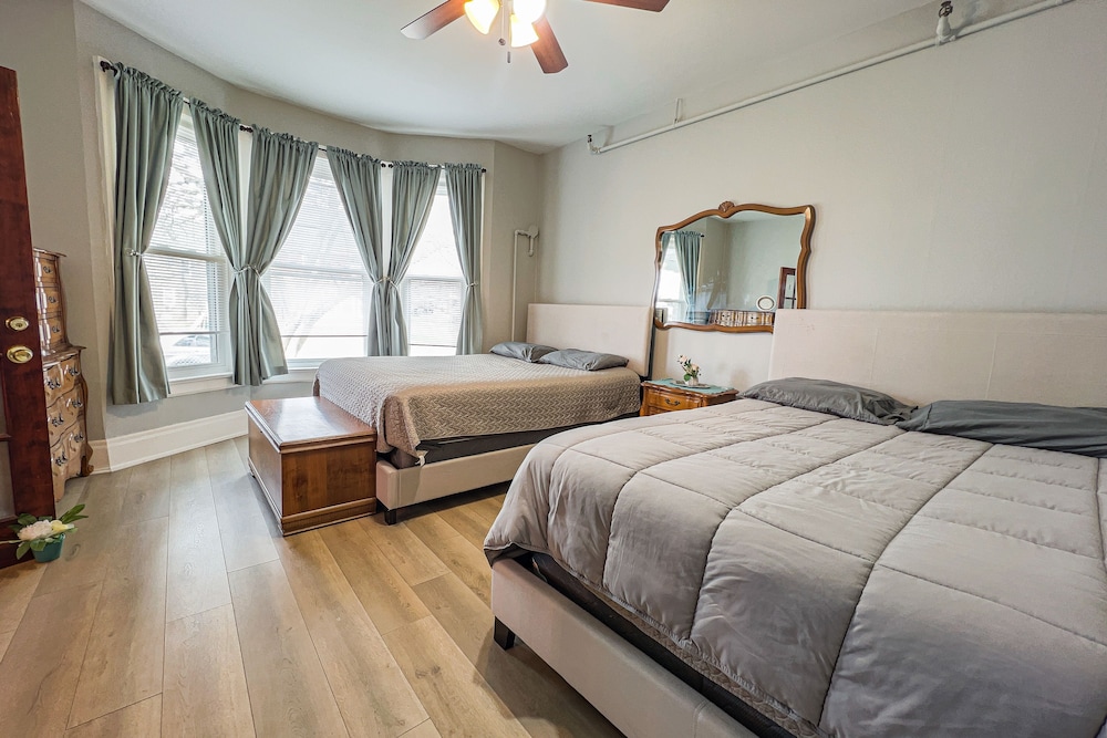 Deluxe House photo 2