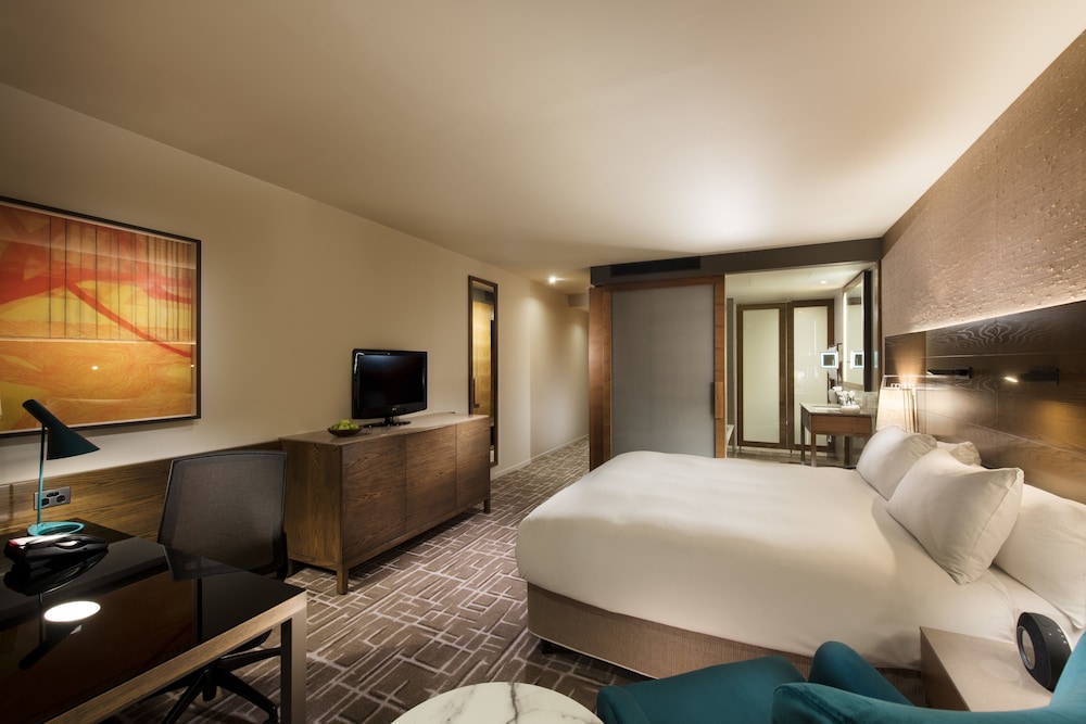 Pacific Club Room (Pacific Club Access)