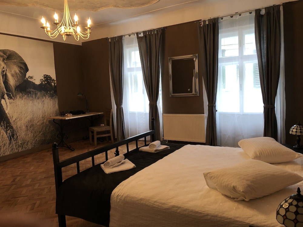 Superior Suite, 1 King Bed with Sofa bed