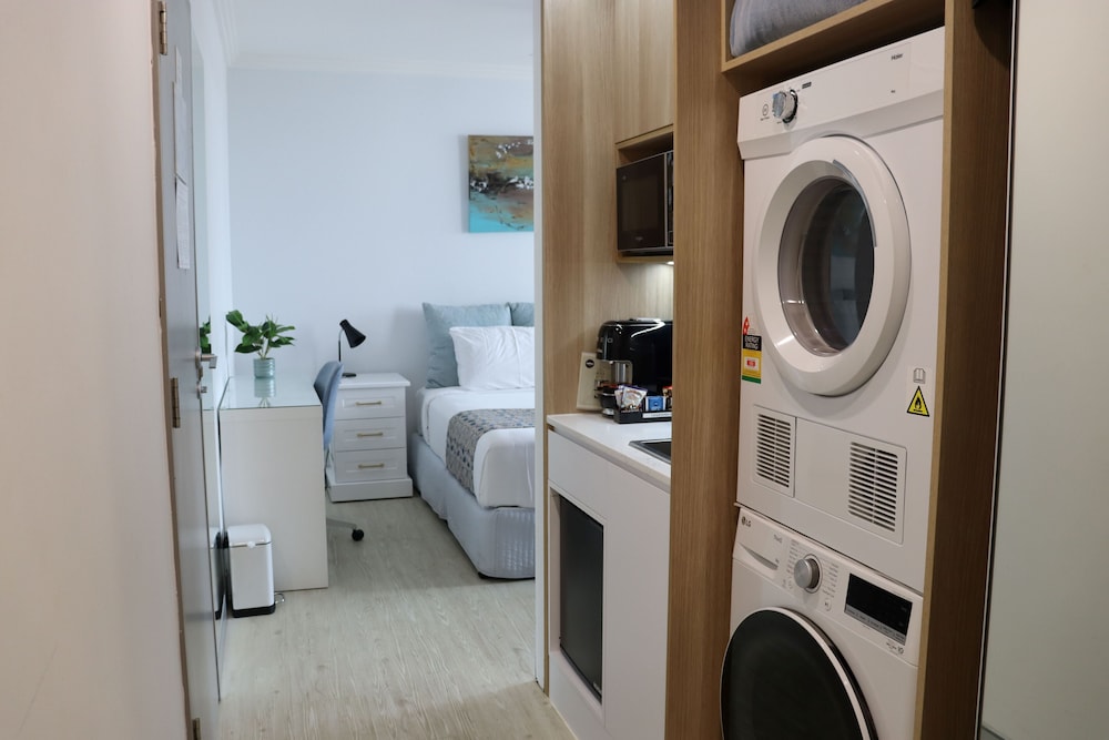 Comfort Studio, 1 King Bed, Balcony, City View photo 2