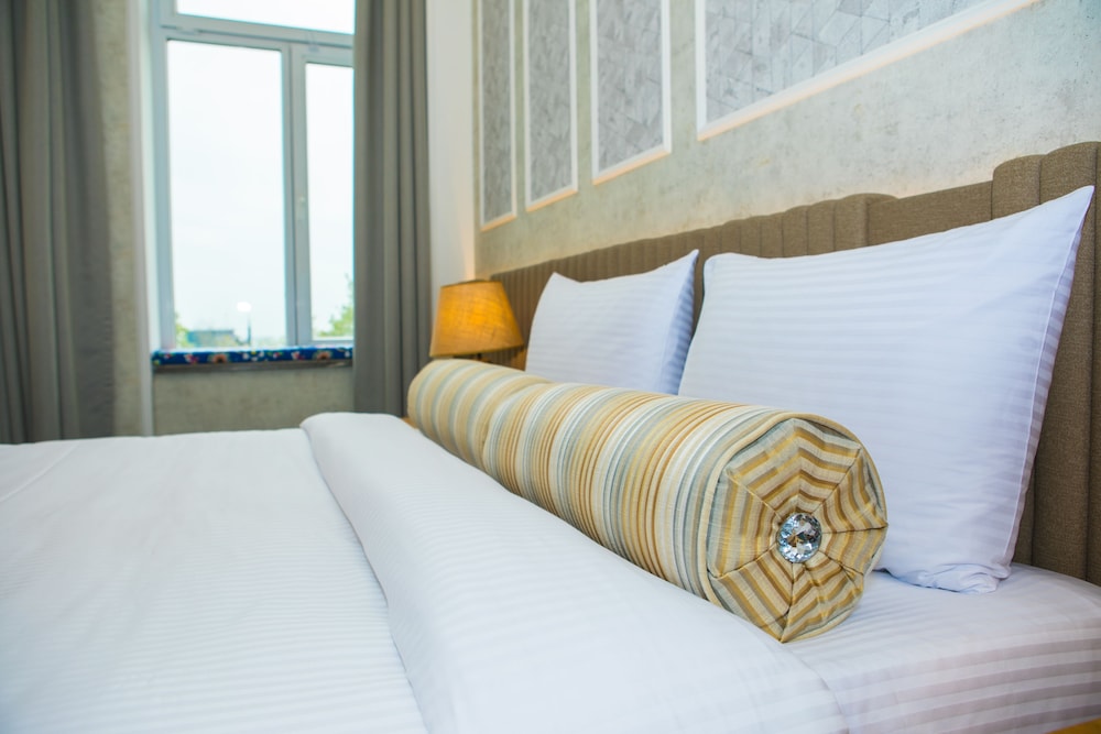 Executive Suite, 1 King Bed - Photo 1