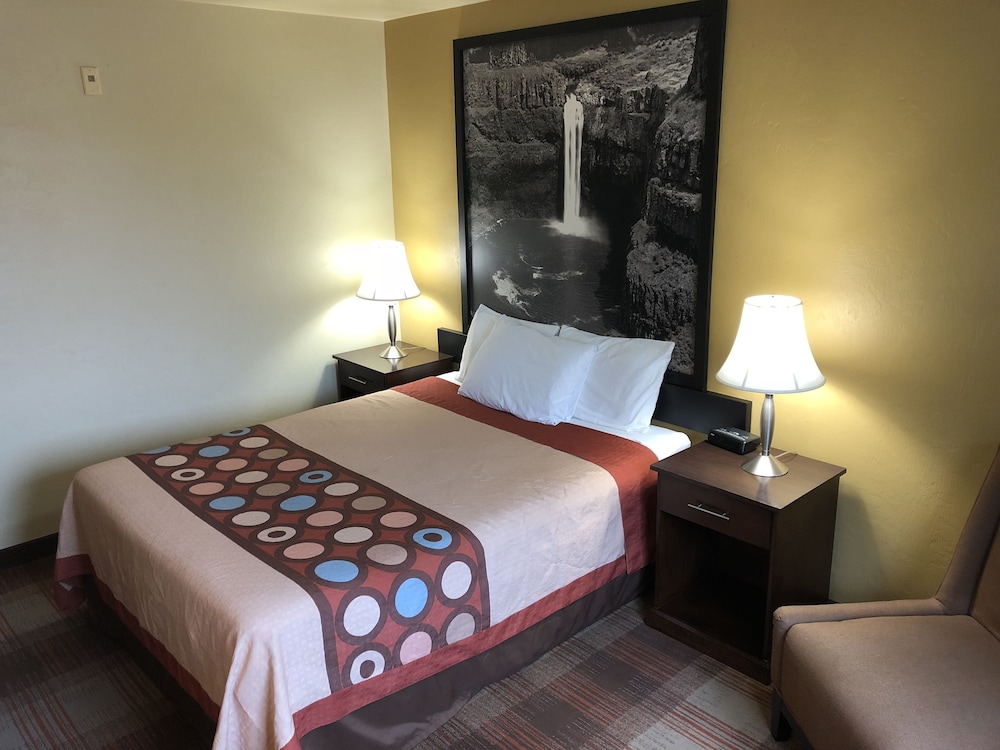 Standard Room, 1 Queen Bed - Photo 3