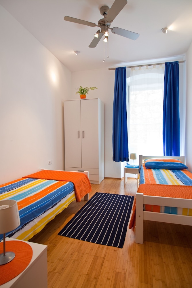 Apartment, 2 Bedrooms - Photo 5