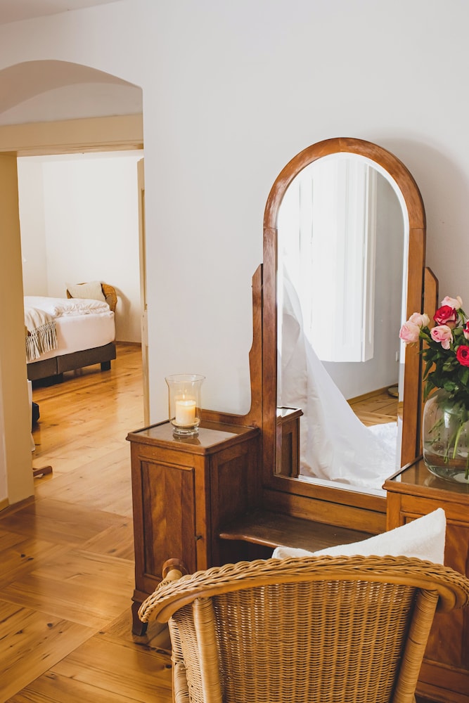 Basic Suite, Courtyard View