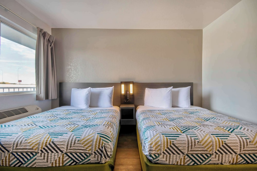 Deluxe Room, 2 Double Beds, Non Smoking, Refrigerator & Microwave photo 3