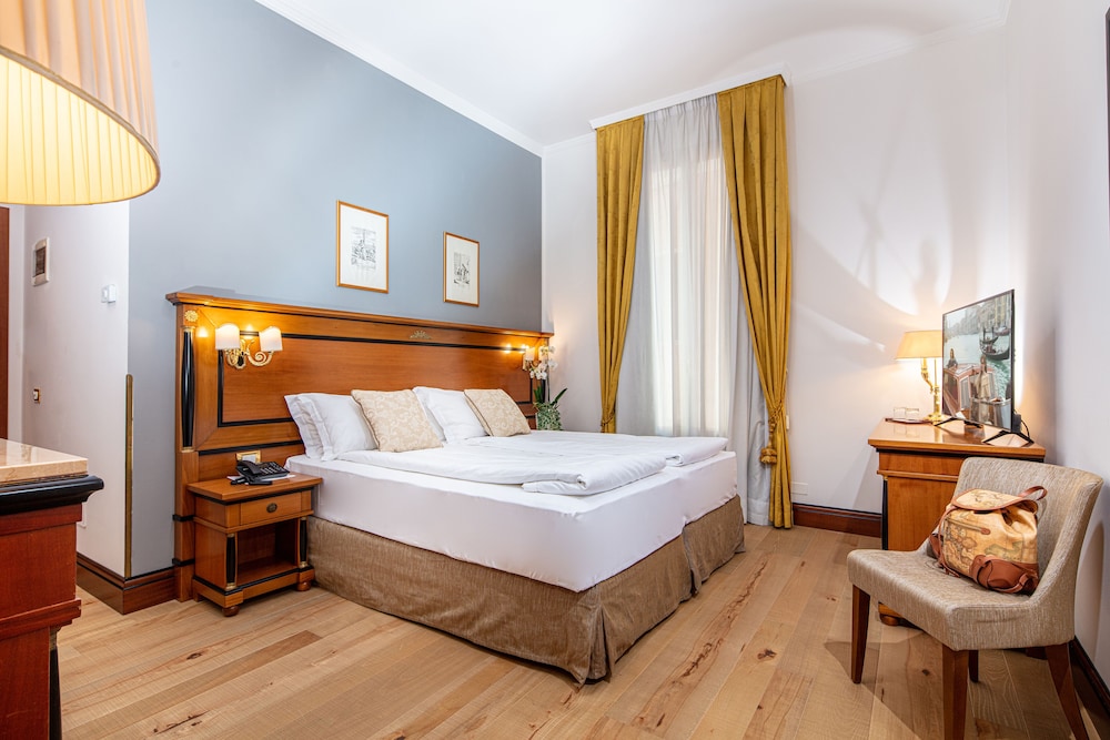 Deluxe Double Room - Photo 1
