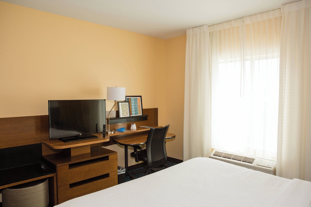 Room, 1 King Bed (Hearing Accessible) photo 2