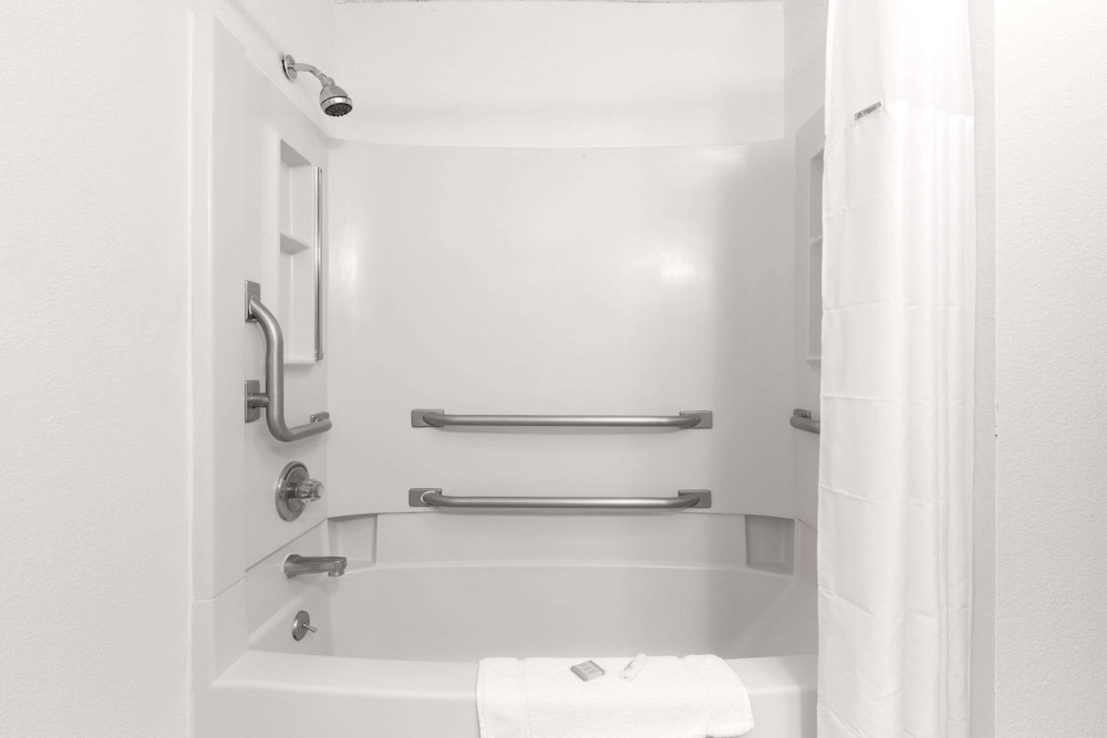 Super 8 by Wyndham Boonville, Billede 3