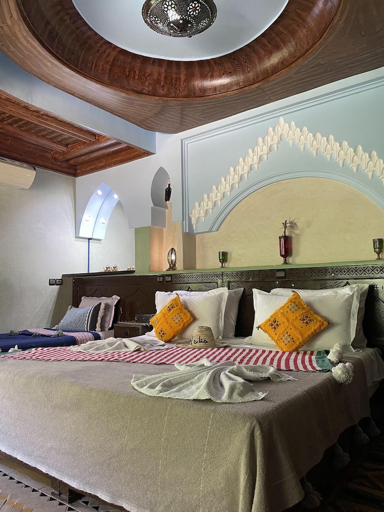 Luxury Suite, 1 Bedroom, Fireplace, Pool View photo 3