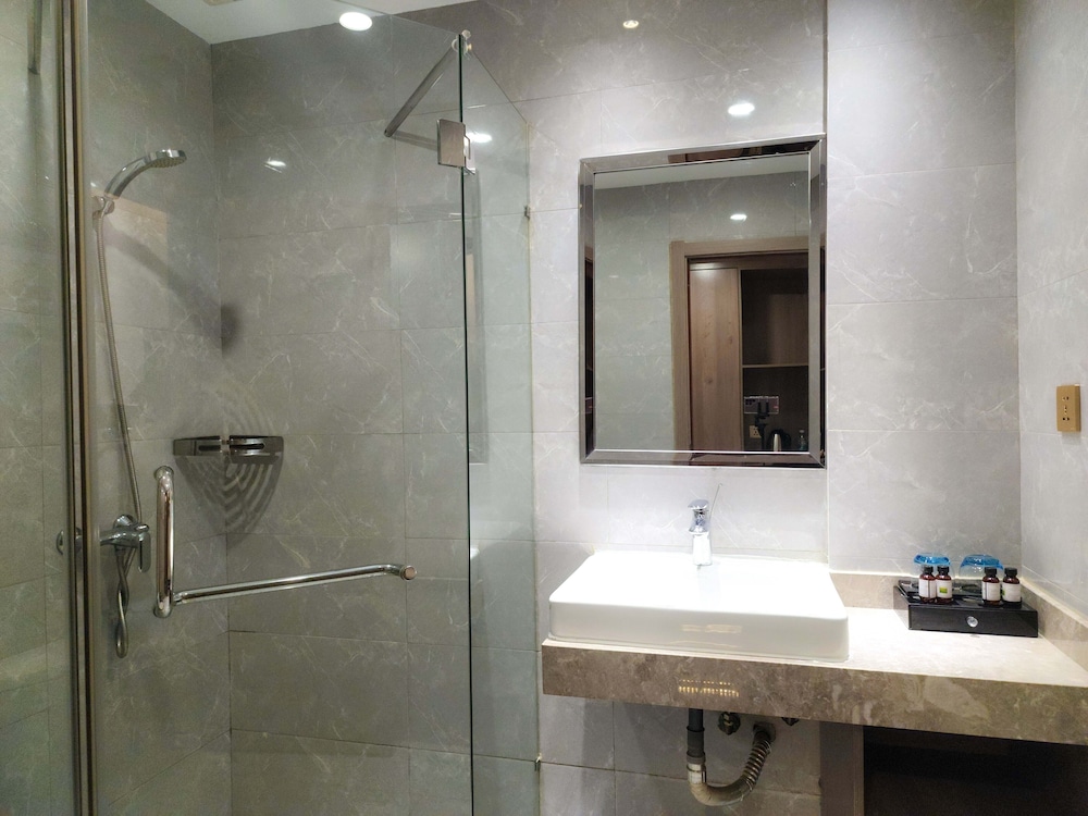 Deluxe Twin Room, Multiple Beds, Non Smoking, Private Bathroom - Photo 8