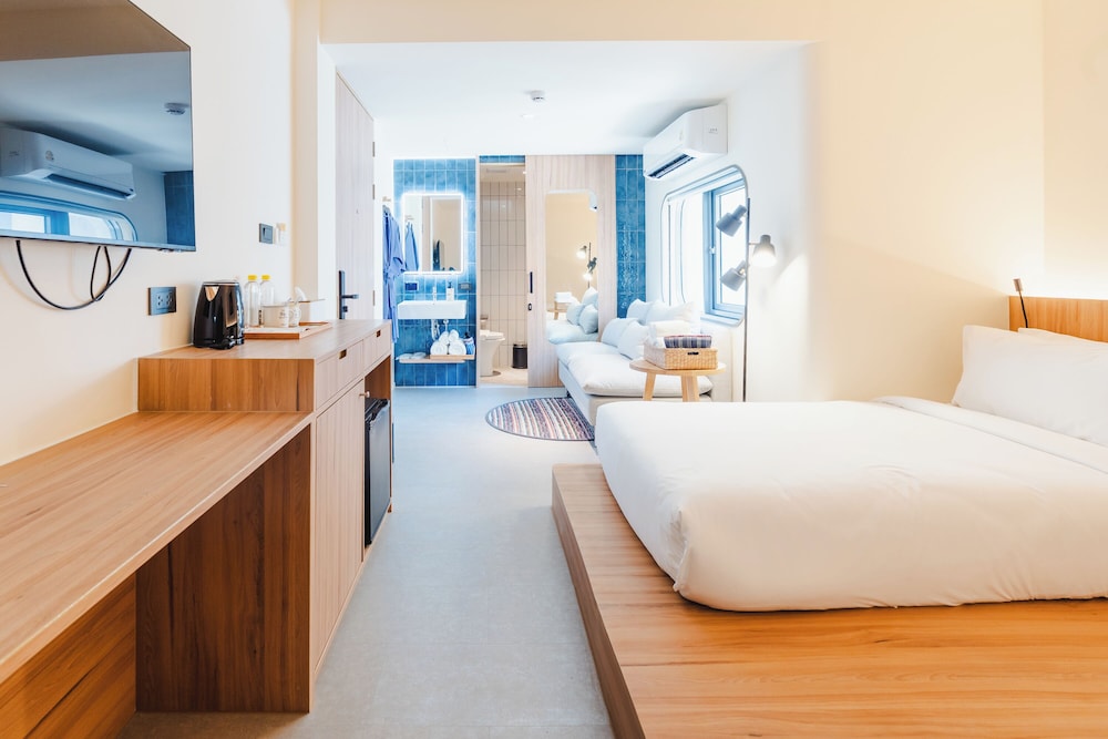 Basic Suite, 1 King Bed